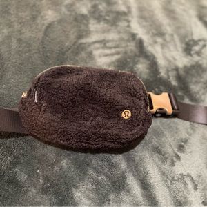New without tags Sherpa Lululemon belt bag